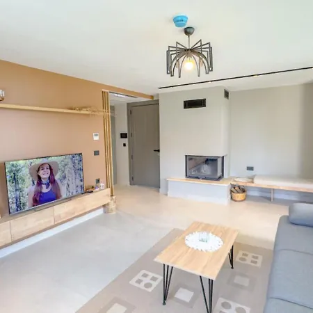 Modern 2-br Near With Pool Access E-1-75 * Ayvalı
