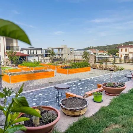 Modern 2-br Near With Pool Access E-1-75 شقة