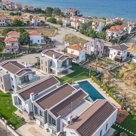 Modern 2-br Near With Pool Access E-1-75 Ayvalı