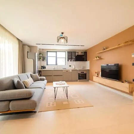 Modern 2-br Near With Pool Access E-1-75 Ayvalı